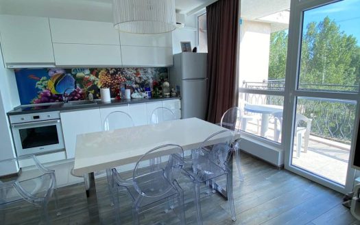 Просторная трехкомнатная квартира в комплексе Kale Summer Life, Солнечный берег