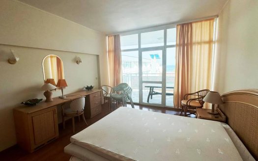 Квартира с одной спальней и просторной планировкой — комплекс “Nirwana”, Солнечный Берег