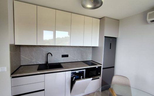 Двухкомнатная квартира с видом на море и горы в комплексе Crown Fort Club.