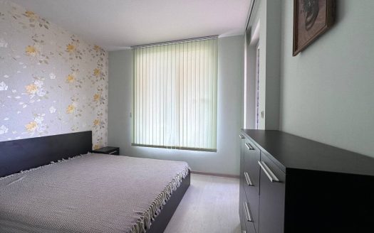 Квартира с одной спальней в жилом доме у моря — Равда