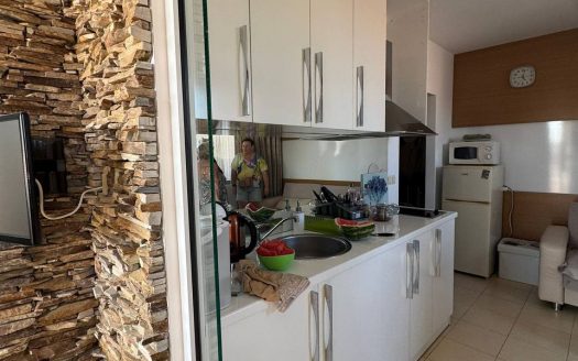 Двухкомнатная квартира в центре курорта — комфорт и стиль у моря