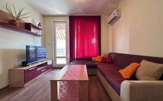 Квартира с одной спальней в жилом доме у моря — Равда