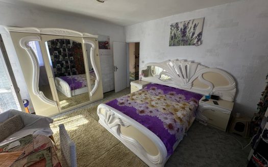 Spacious four-storey house with yard in Aheloy - a great offer for living and investment