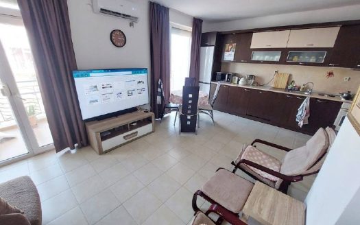 Четырёхкомнатная квартира с тремя спальнями и видом на бассейн в комплексе Sunny Day 3, Солнечный берег