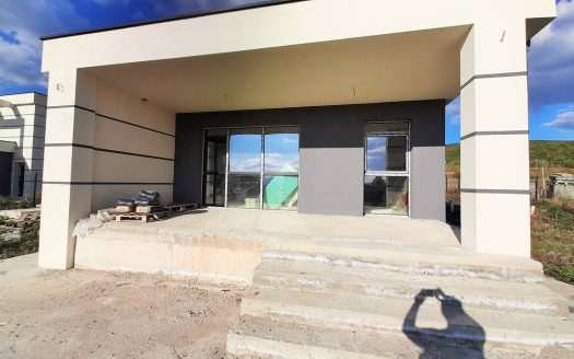 Новый дом с участком в Кошарице