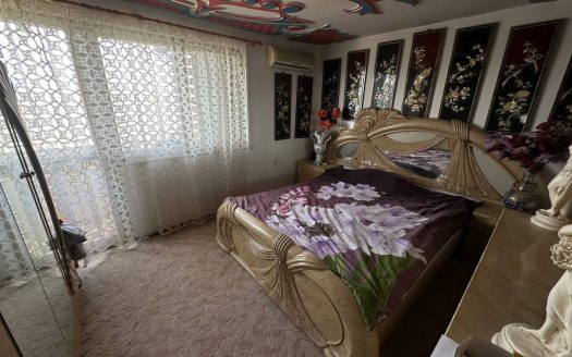 Spacious four-storey house with yard in Aheloy - a great offer for living and investment