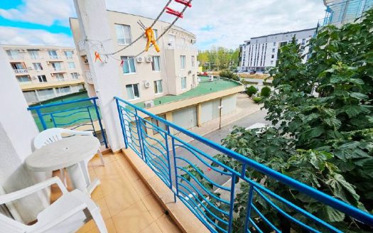 Трёхкомнатная квартира с двумя спальнями и видом на бассейн в комплексе Sunny Day 3, Солнечный берег