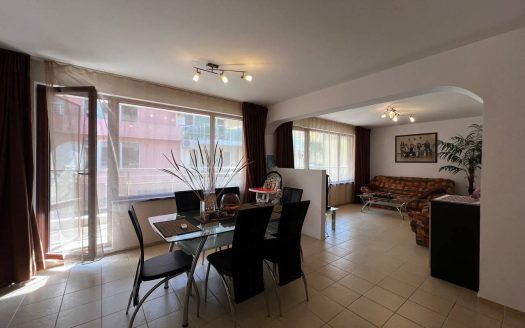 Квартира с одной спальней в жилом доме — Поморие