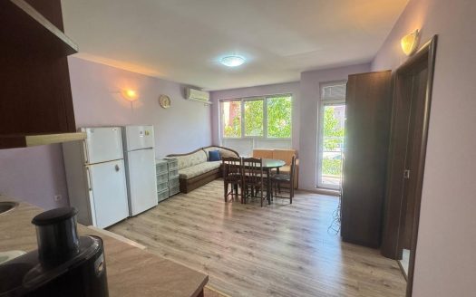 Просторная четырёхкомнатная квартира в районе Чёрное море, Несебр