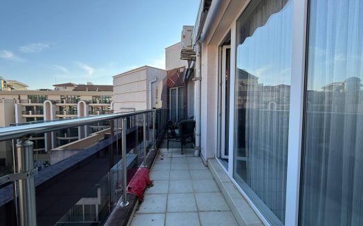 Современная трехкомнатная квартира с видом на бассейн в комплексе Admiral Plaza, Солнечный Берег