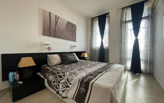 Четырехкомнатный апартамент с большой террасой и видом на море в комплексе Райский сад, Святой Влас