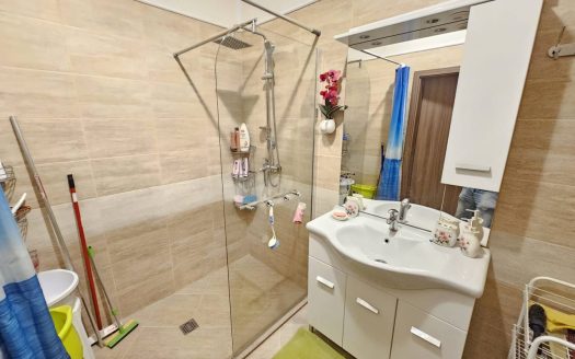 Двухкомнатная квартира с видом на море в комплексе Lazuren Bryag, Бургас