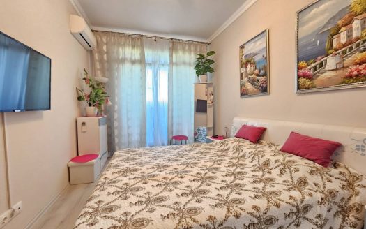 Двухкомнатная квартира с видом на море в комплексе Lazuren Bryag, Бургас