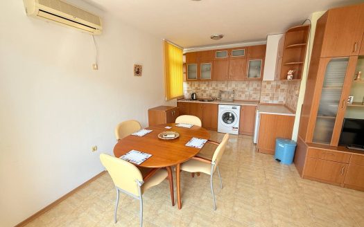 Трехкомнатный апартамент в комплексе Elit 1, Солнечный берег