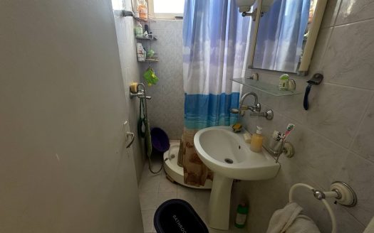 Spacious four-storey house with yard in Aheloy - a great offer for living and investment