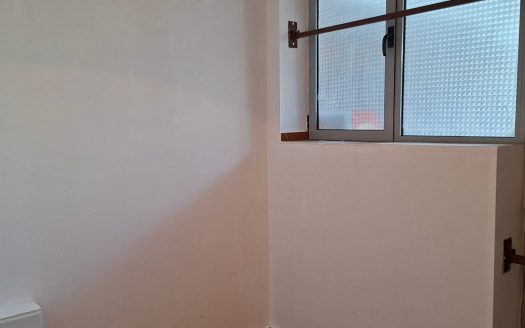 Коммерческое помещение на партере в районе Лазур, Бургас — универсальный формат под офис, магазин или кафе