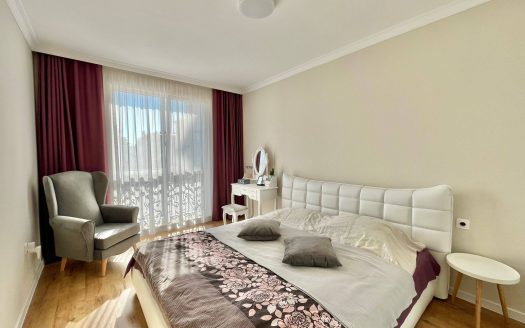 Четырёхкомнатная квартира с видом на бассейн в Belisity, Равда