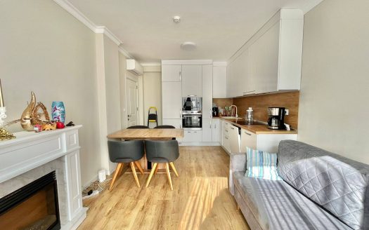 Четырёхкомнатная квартира с видом на бассейн в Belisity, Равда