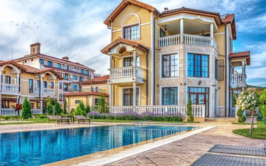 Самостоятельные роскошные дома с большими участками в комплексе House Garden — рядом с Солнечным Берегом