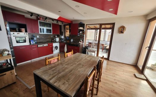 Трёхэтажный дом с панорамным видом на море в Святом Власе