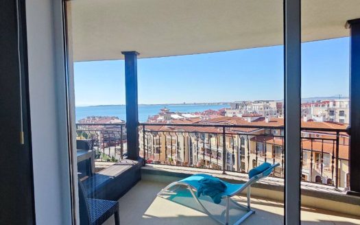 Royal Palm, Святой Влас — четырёхкомнатный апартамент с тремя спальнями и видом на море