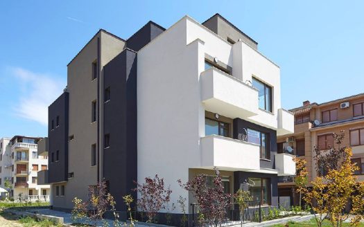 Просторная трёхкомнатная квартира в Равде — 12 минут пешком до моря