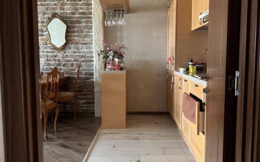 Просторная трёхкомнатная квартира с кладовкой в жилом здании, Блок 5 — вход 2, Бургас