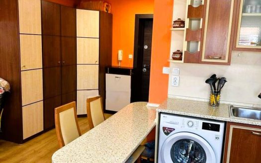 Студия в жилом доме, Равда