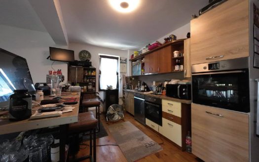 Дом с тремя спальнями и автономным отоплением в вилльной зоне Кошарицы