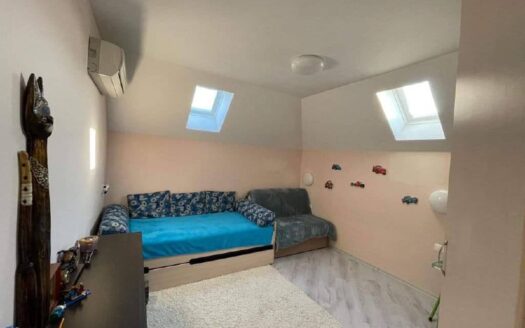 Трёхкомнатная квартира с двумя спальнями и видом на море в комплексе Omega, Равда