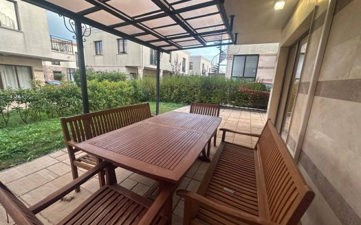 Поморіє, Majestic 47 - двоповерховий будинок із трьома спальнями і власним двориком