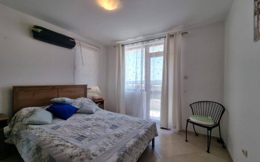 Двухэтажный дом с бассейном в посёлке Горица — простор для жизни без таксы поддержки