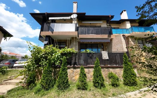 Дом с тремя спальнями и автономным отоплением в вилльной зоне Кошарицы