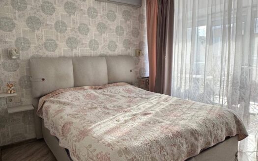 Просторная трёхкомнатная квартира с кладовкой в жилом здании, Блок 5 — вход 2, Бургас