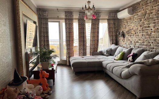 Просторная трёхкомнатная квартира с кладовкой в жилом здании, Блок 5 — вход 2, Бургас