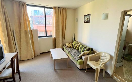 Двухкомнатный апартамент с видом на бассейн в комплексе Avalon, Солнечный Берег