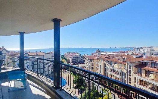 Royal Palm, Святой Влас — четырёхкомнатный апартамент с тремя спальнями и видом на море