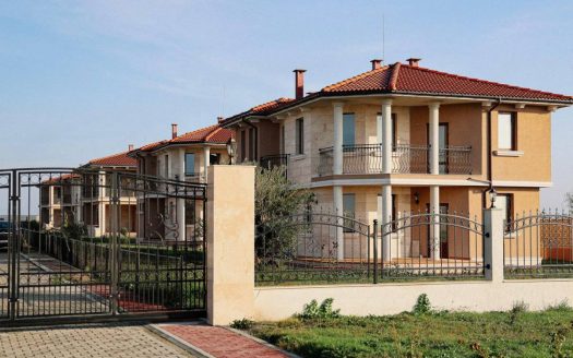 ПРОДАЄТЬСЯ НОВИЙ БУДИНОК З ВИДОМ НА МОРЕ між Сарафово і Поморіє