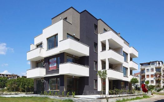 Просторная трёхкомнатная квартира в Равде — 12 минут пешком до моря