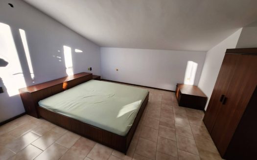 Дом с участком в Кошарице — 3 спальни, камин, террасы и летняя кухня