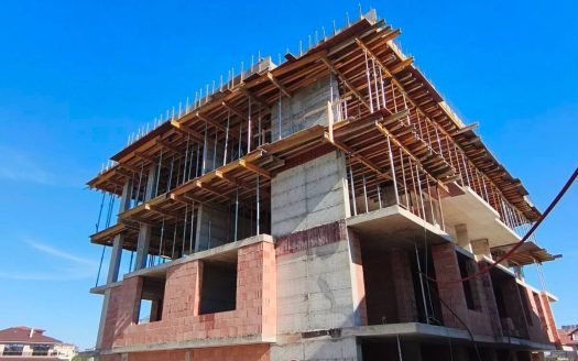 Eres Residence — современный дом у моря без таксы обслуживания в центре курортной жизни