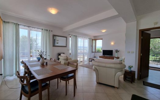 Двухэтажный дом с бассейном в посёлке Горица — простор для жизни без таксы поддержки