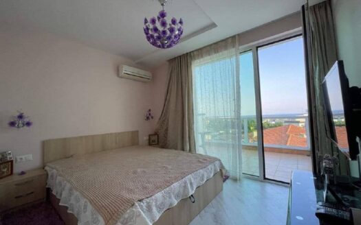 Трёхкомнатная квартира с двумя спальнями и видом на море в комплексе Omega, Равда