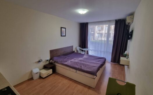 Светлая студия с выходом на территорию — комфорт и тишина в популярном комплексе