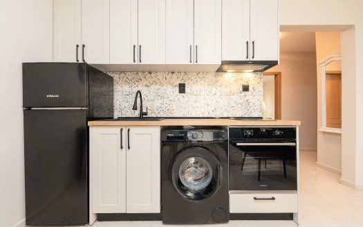 Трёхкомнатная квартира с видом на бассейн в центре Солнечного Берега ID: 79978