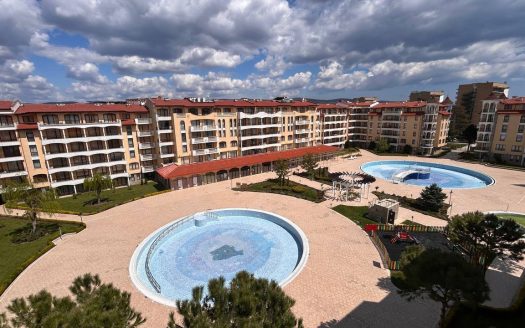 Двокімнатна квартира з видом на басейн у Royal Sun, Сонячний берег ID: 92807