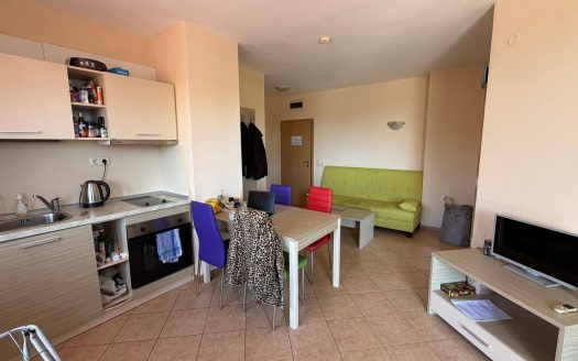 Трёхкомнатная квартира с видом на бассейн в Royal Sun ID: 93370