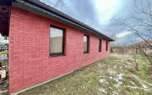 Одноэтажный дом с бассейном в Горица ID: 95724