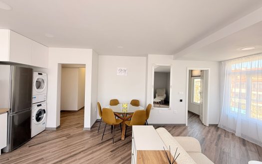 Four-bedroom apartment by the sea in Ravda ID: 101011