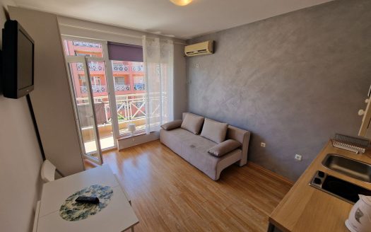 Studio with a view of the pool at Sunny Day 6, Sunny Beach ID: 105682